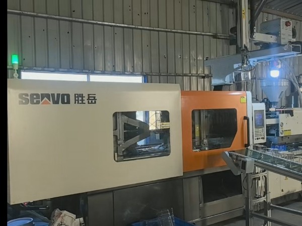 胜沃注塑机PET机器收纳盒产品现场